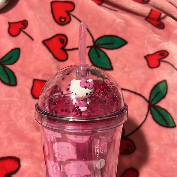 Hello kitty glitter top cup with straw! - Picture 2 of 3